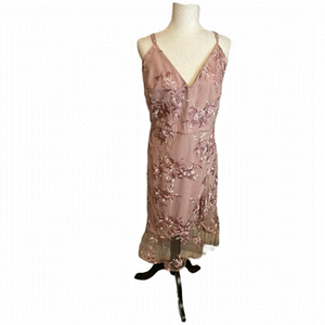 CHI Chi London Embroidered Lace Dress in Mink Rose
Size 16 - Adjustable Straps